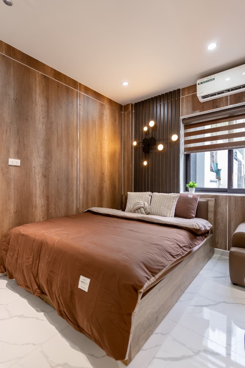 Red Room 502DVH - 24