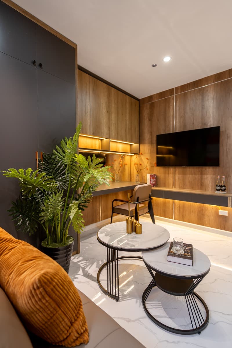 Red Room 502DVH - 28