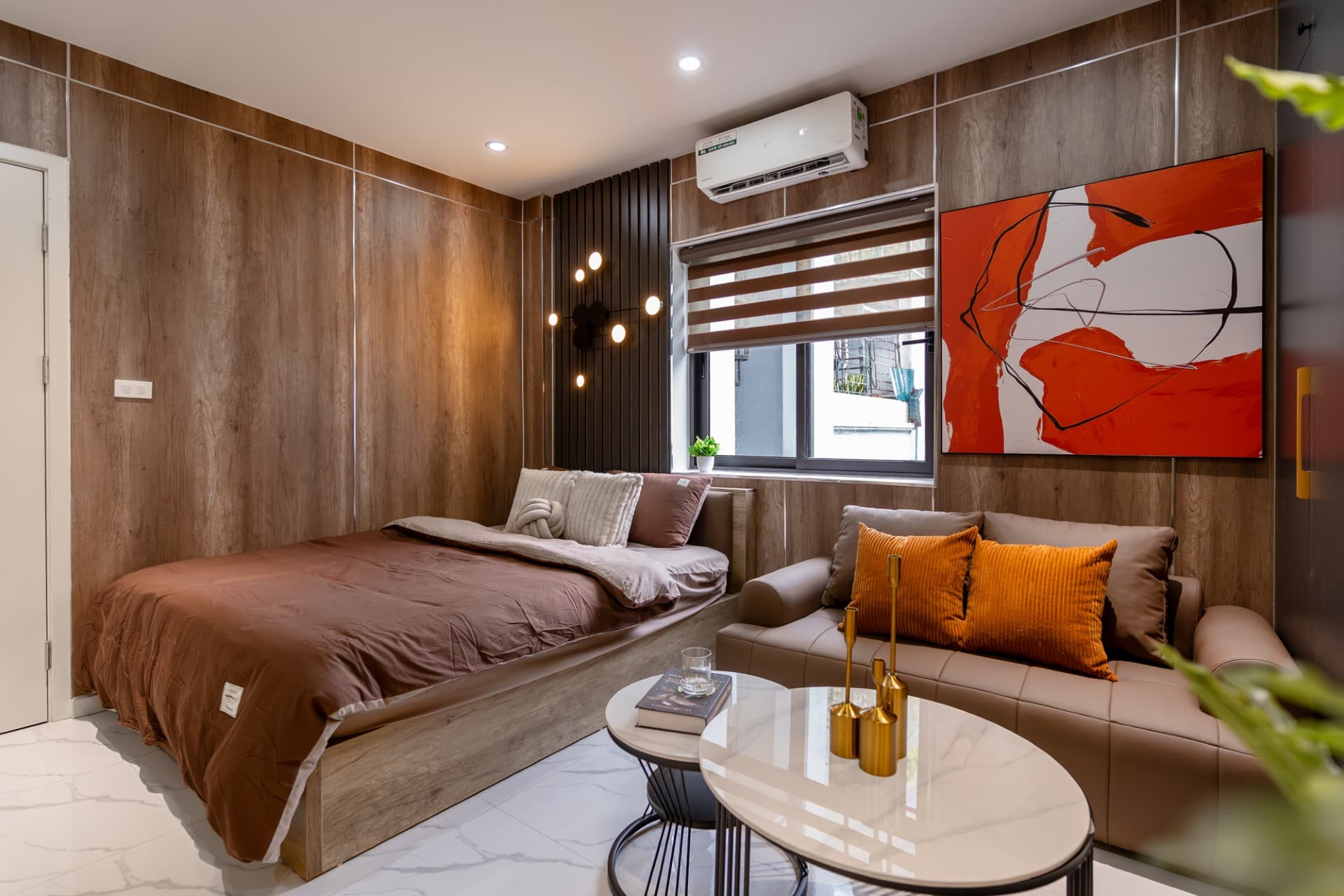 Red Room 502DVH - 32