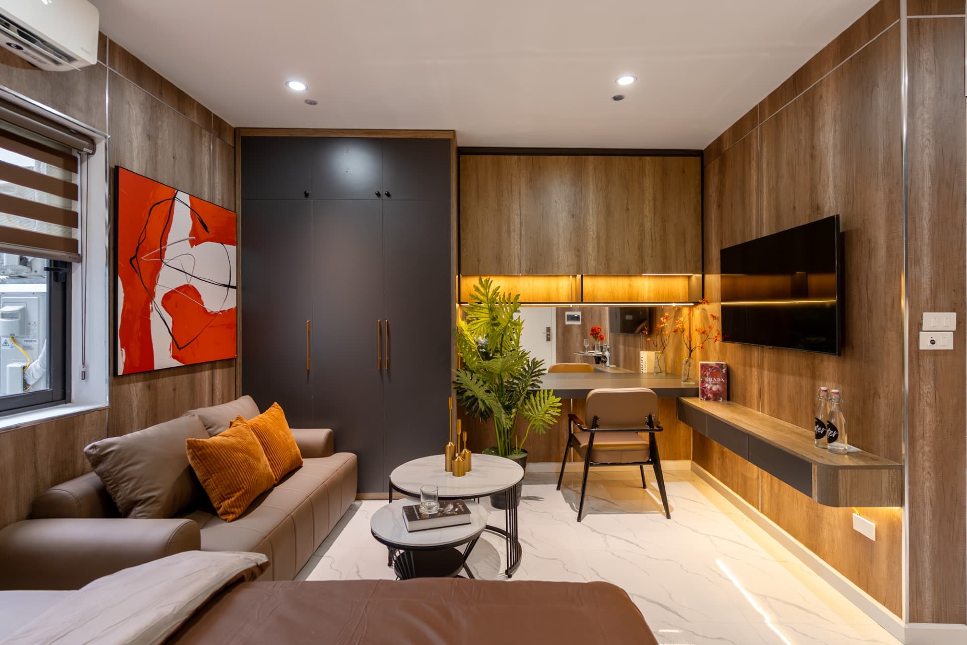 Red Room 502DVH - 38