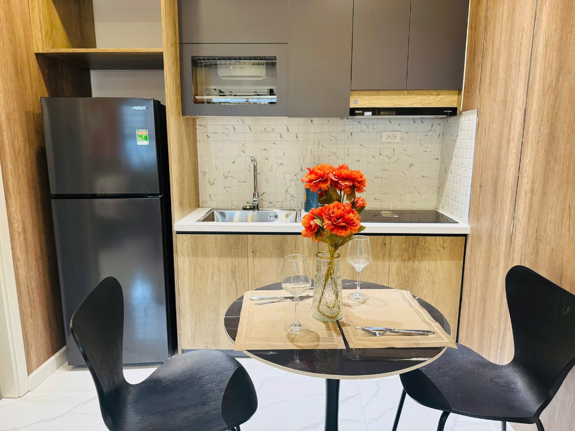 Red Room 502DVH - 47