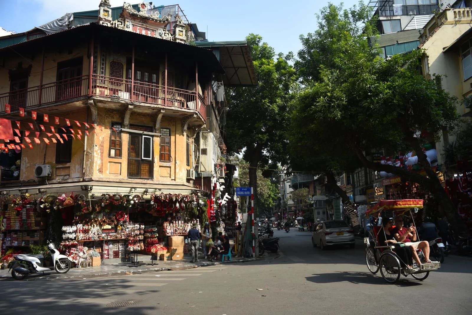 Food Tour Phố Cổ Hà Nội Mùa Thu: Một Ngày Nên Ăn Gì?