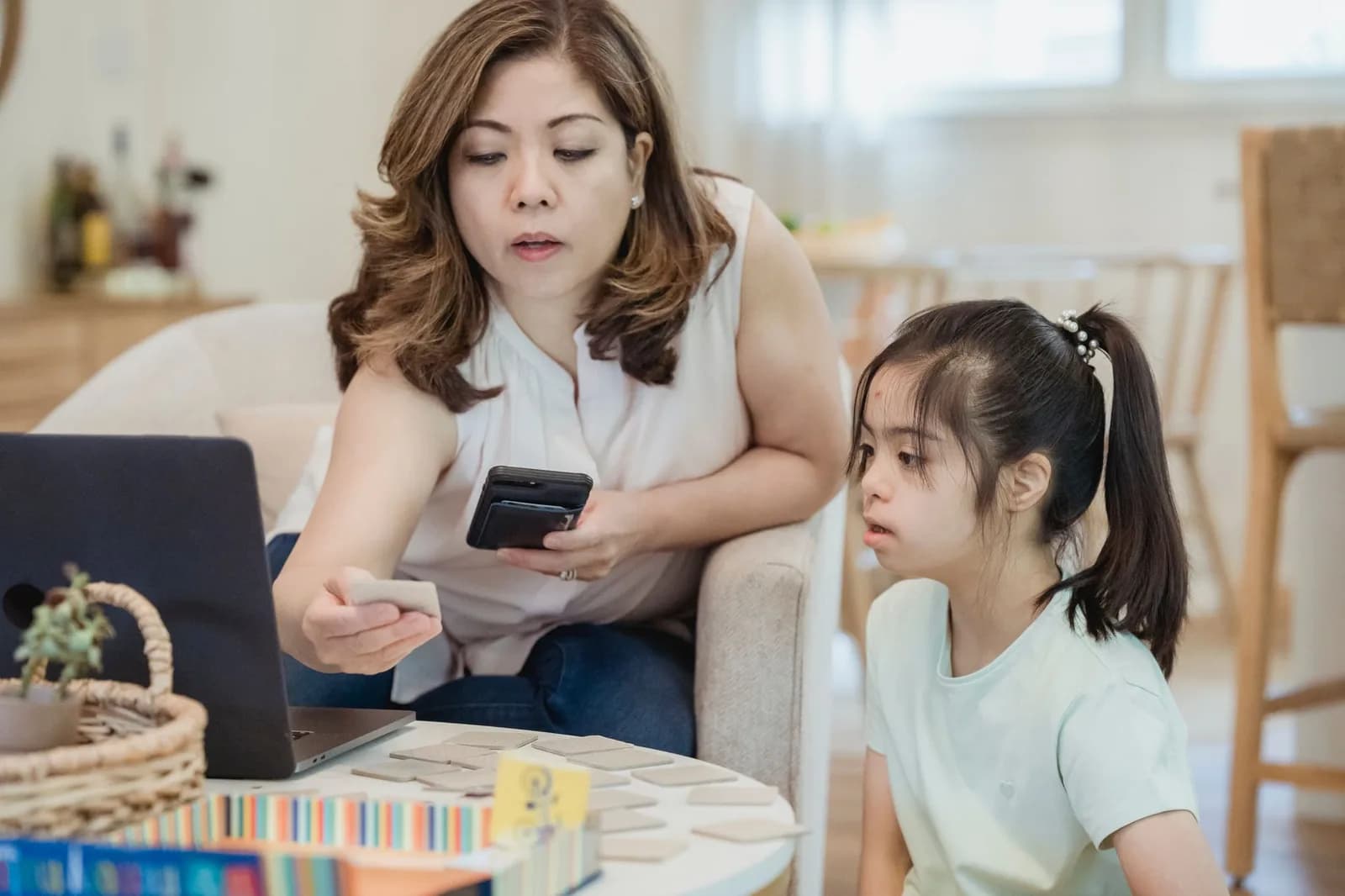 Chi phí nuôi một con từ sơ sinh đến 6 tuổi tạo áp lực tài chính thế nào