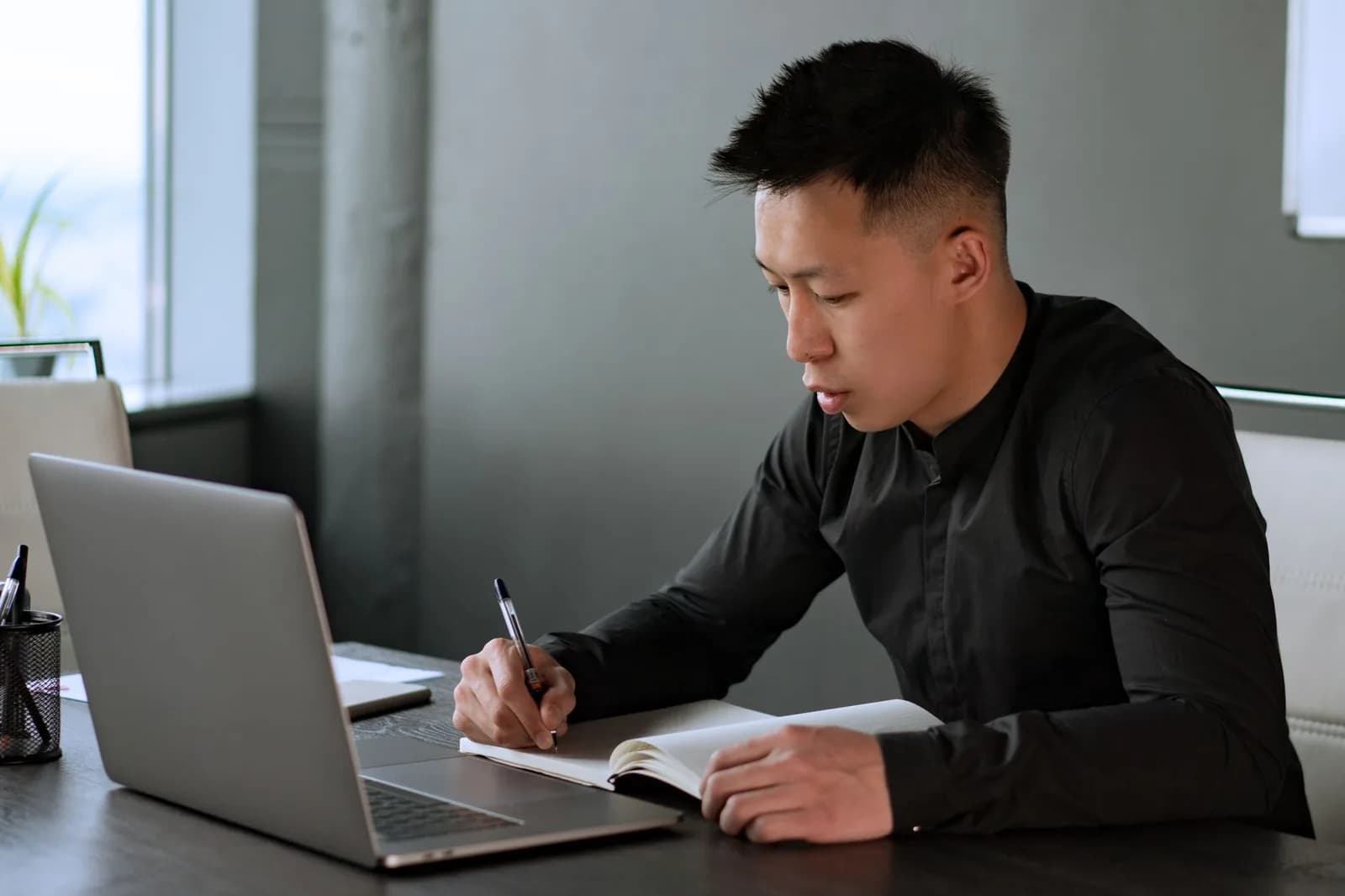 Người trẻ dùng AI viết CV khi xin việc có bị nhà tuyển dụng đánh giá thấp không