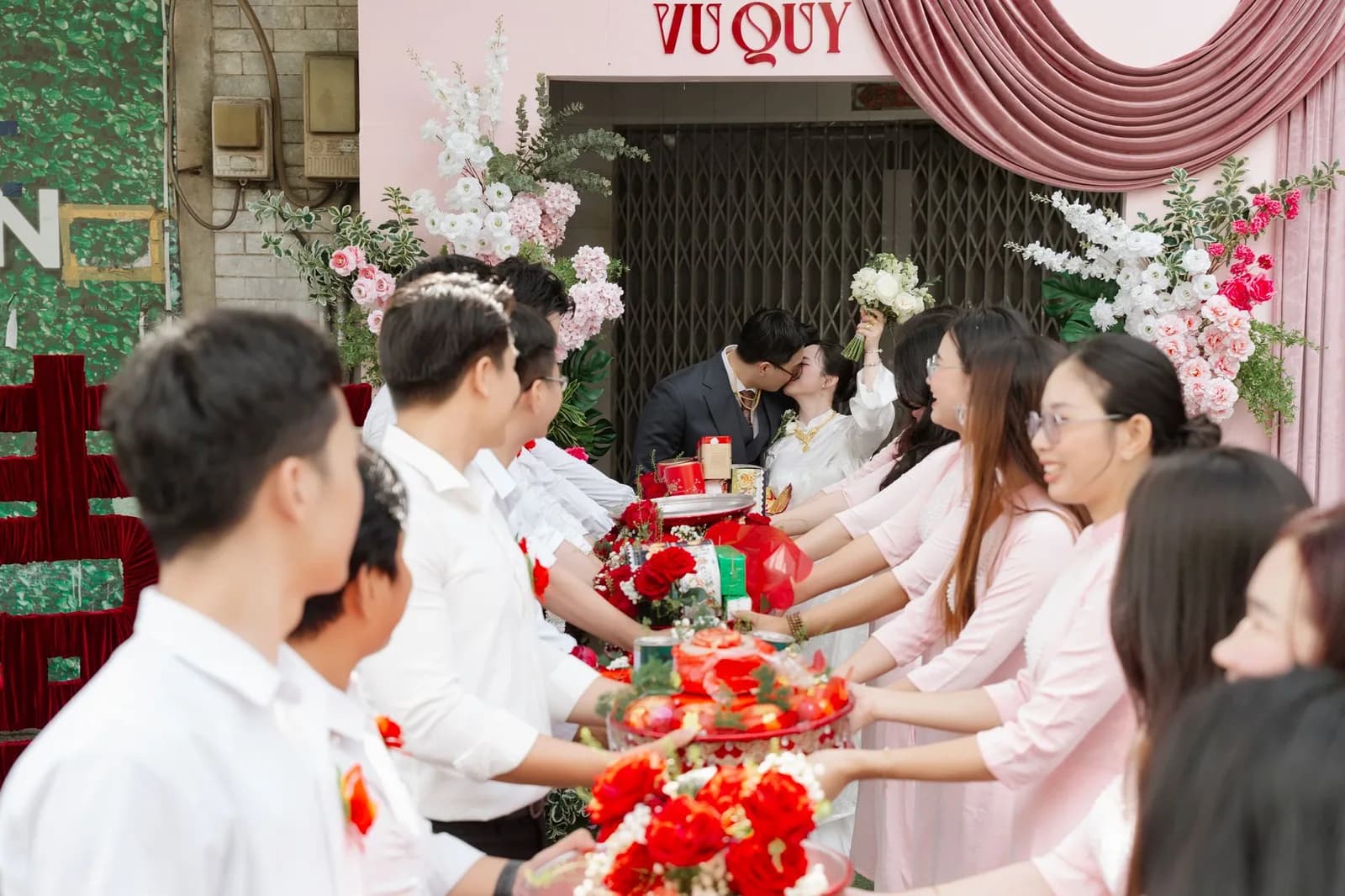 Lịch trình 2 ngày tổ chức đám cưới truyền thống cho hai gia đình ở xa