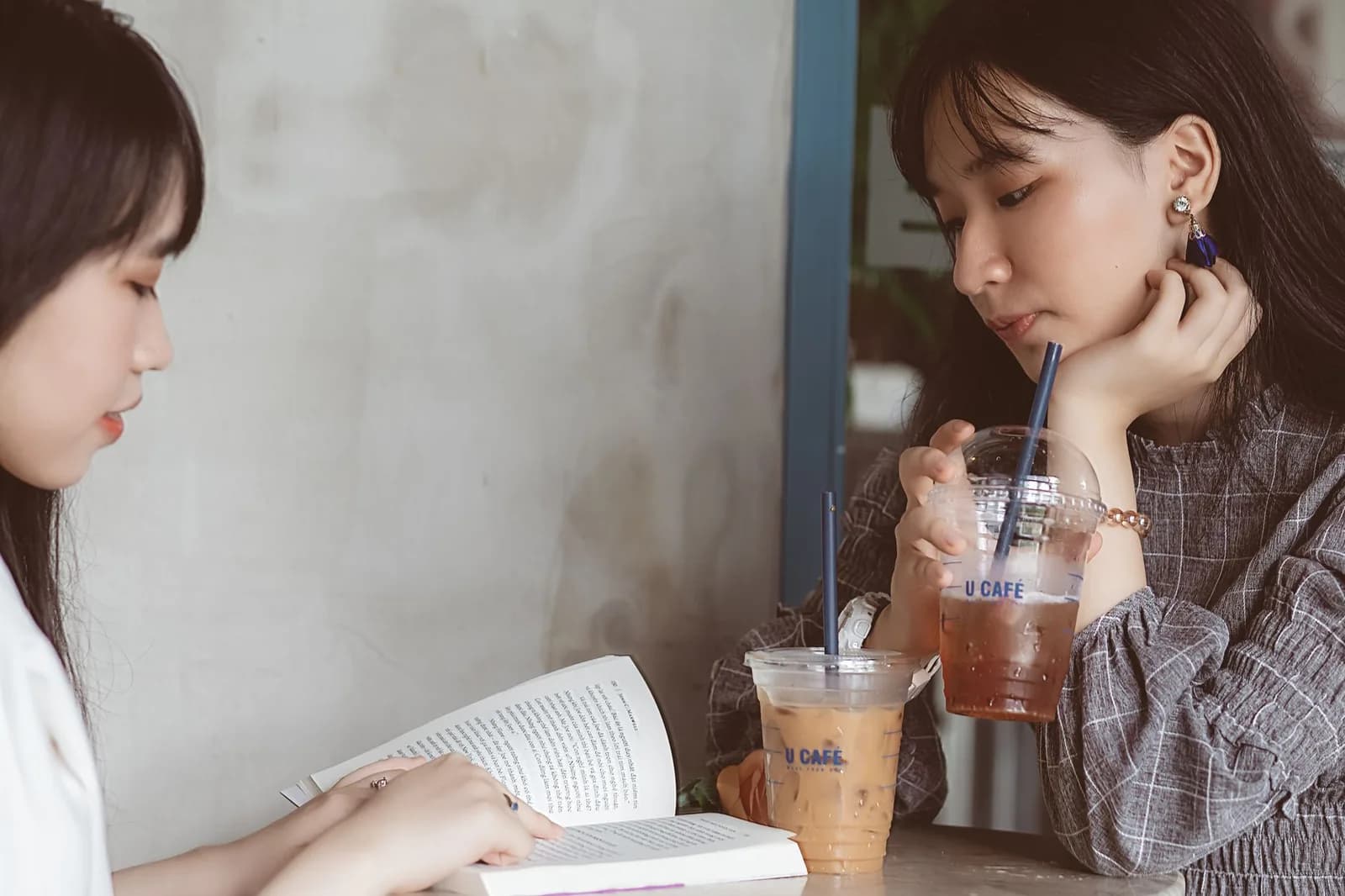 Vì sao giới trẻ dễ hình thành thói quen uống trà sữa mỗi ngày
