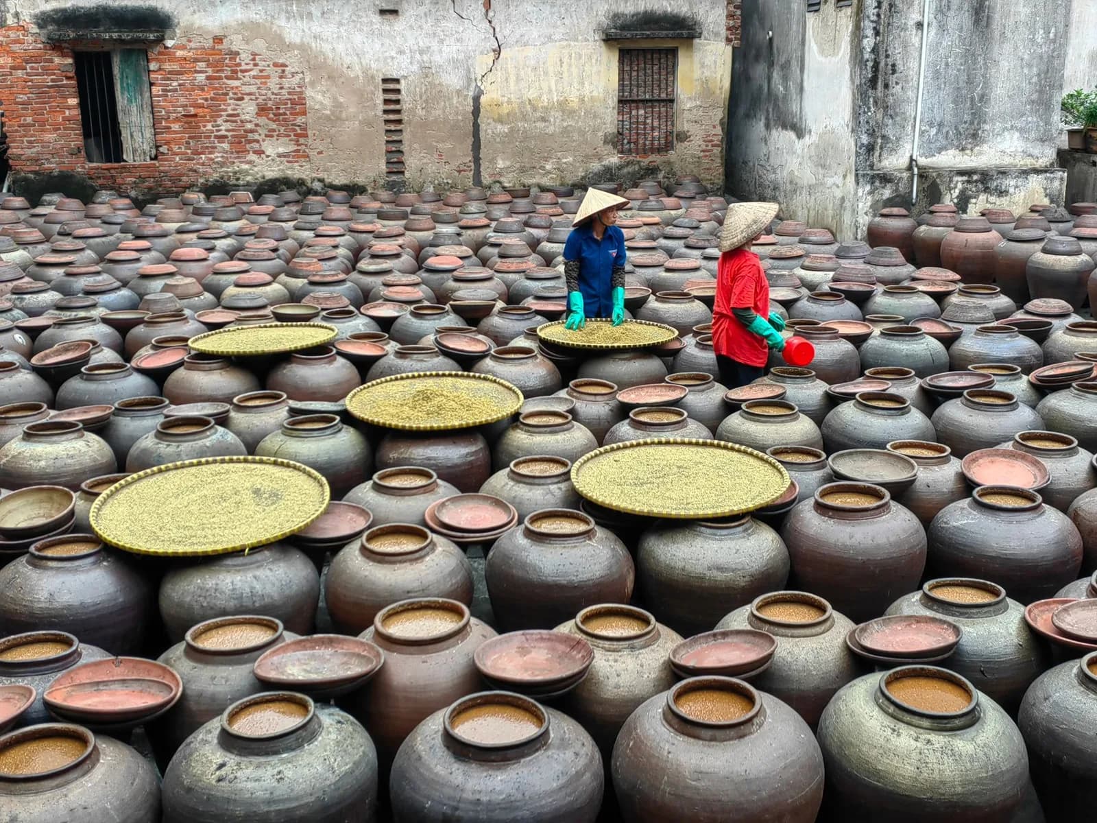 Một ngày làm gốm tại làng Thanh Hà diễn ra như thế nào