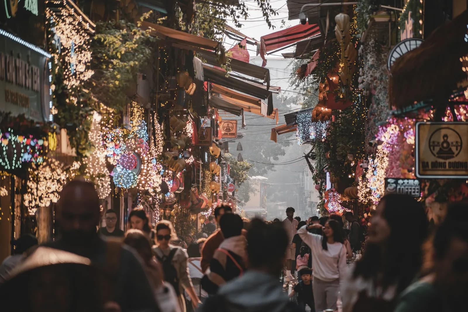 Chợ đêm phố cổ Hà Nội mở ngày nào và nên đến lúc mấy giờ