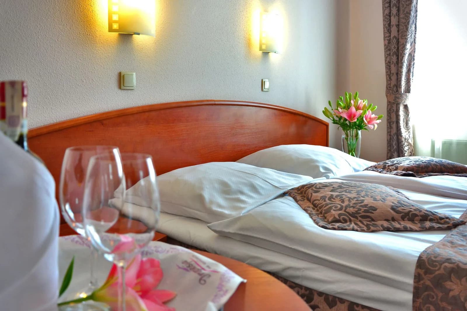 Ở homestay cộng đồng hay khách sạn riêng tư phù hợp hơn khi đi một mình