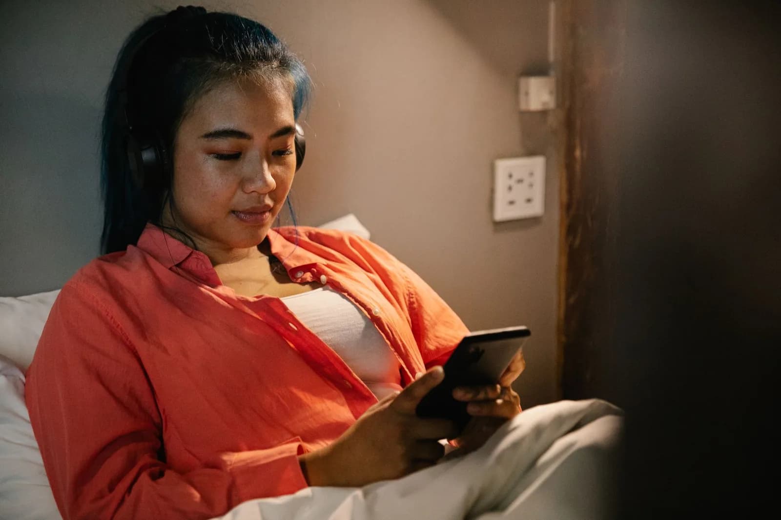 10 câu hỏi thường gặp khi cai thói quen xem video AI trước khi ngủ