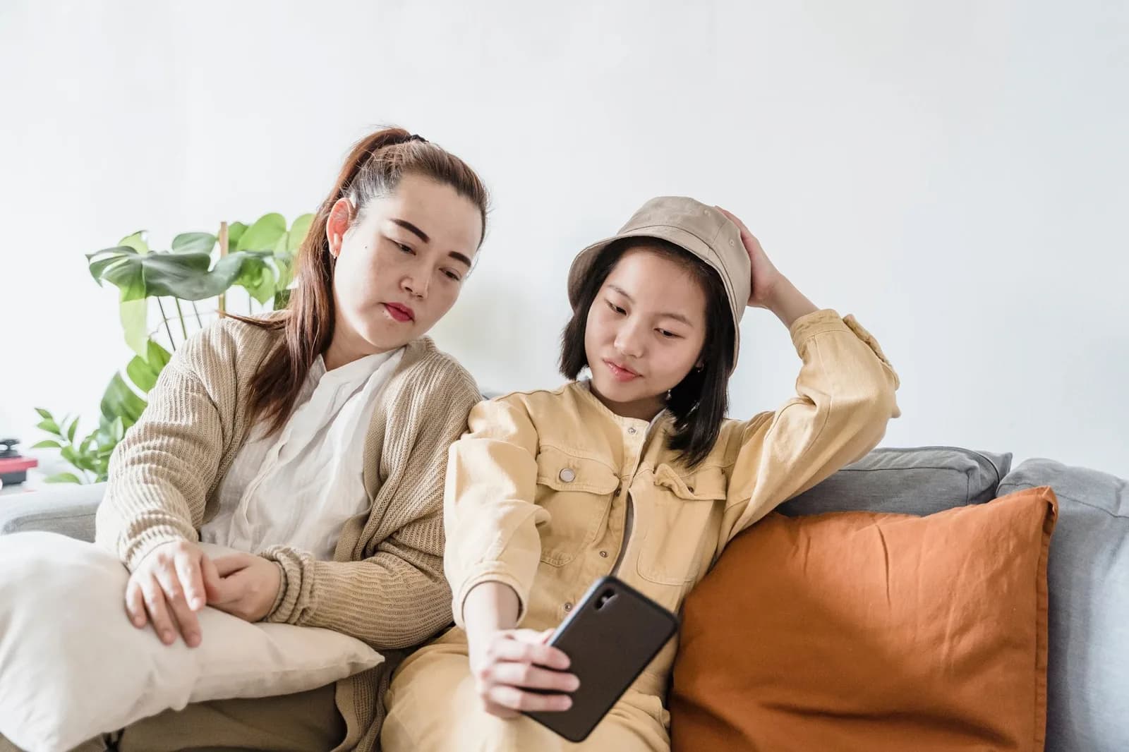 Cách dạy trẻ kiểm chứng thông tin trong meme brainrot bằng 5 bước