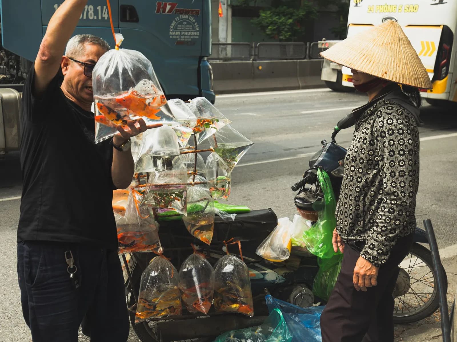 Lịch trình 24 giờ food tour Hải Phòng bằng tàu hỏa từ Hà Nội