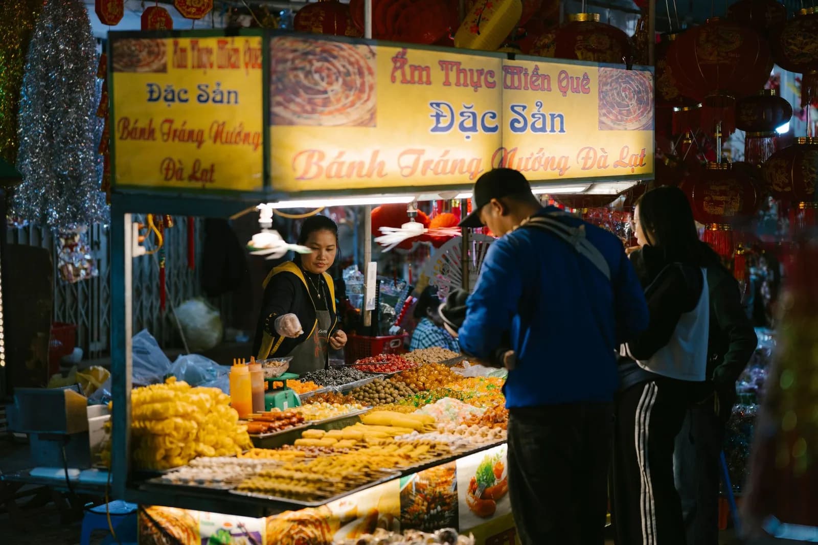 Đi food tour Hải Phòng bằng xe máy hay đi bộ tiết kiệm thời gian hơn