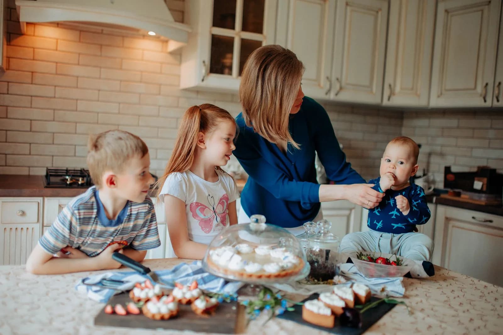 Cách tổ chức buổi nướng bánh an toàn cho trẻ nhỏ tại homestay