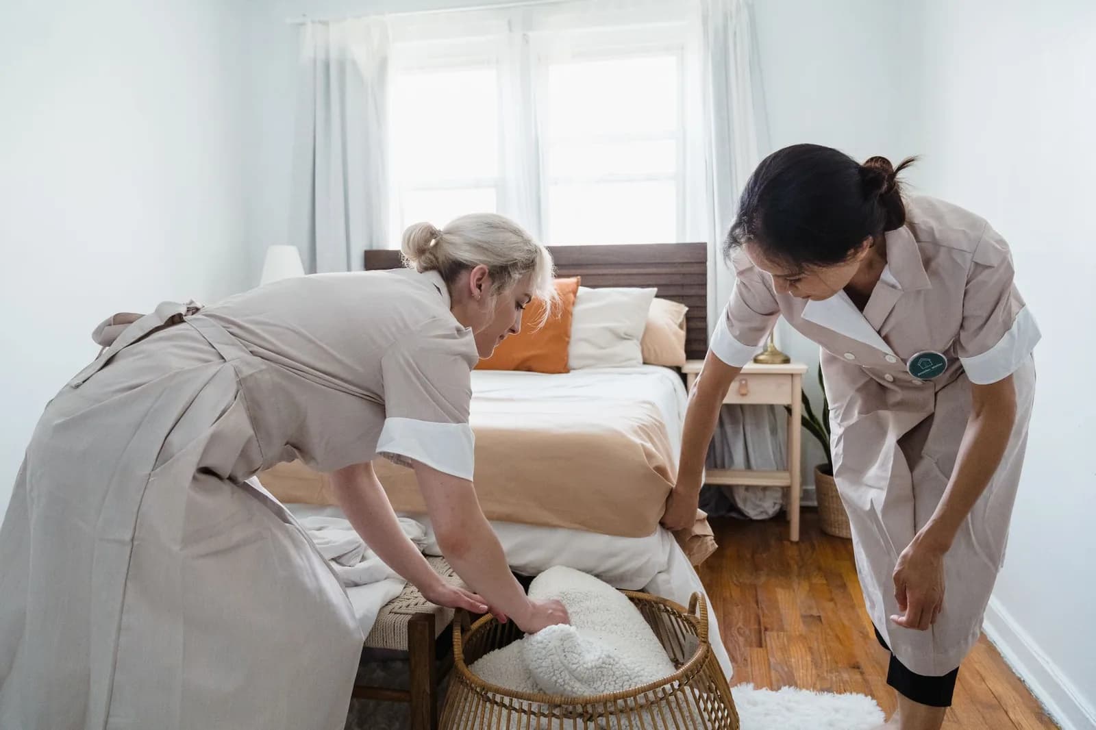 7 cách chống dây màu và keo dán làm bẩn phòng homestay