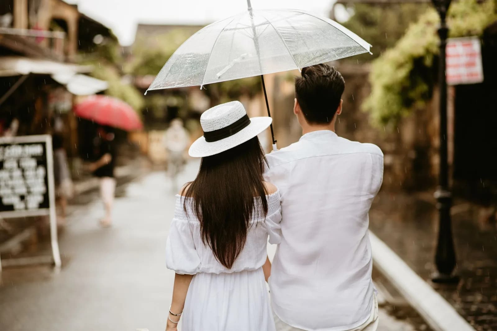 7 buổi hẹn mùa mưa dành cho cặp đôi không muốn ở nhà