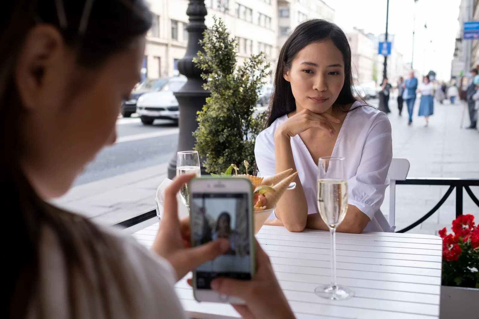 Deeptalk trực tiếp hay qua tin nhắn phù hợp hơn với người hướng nội