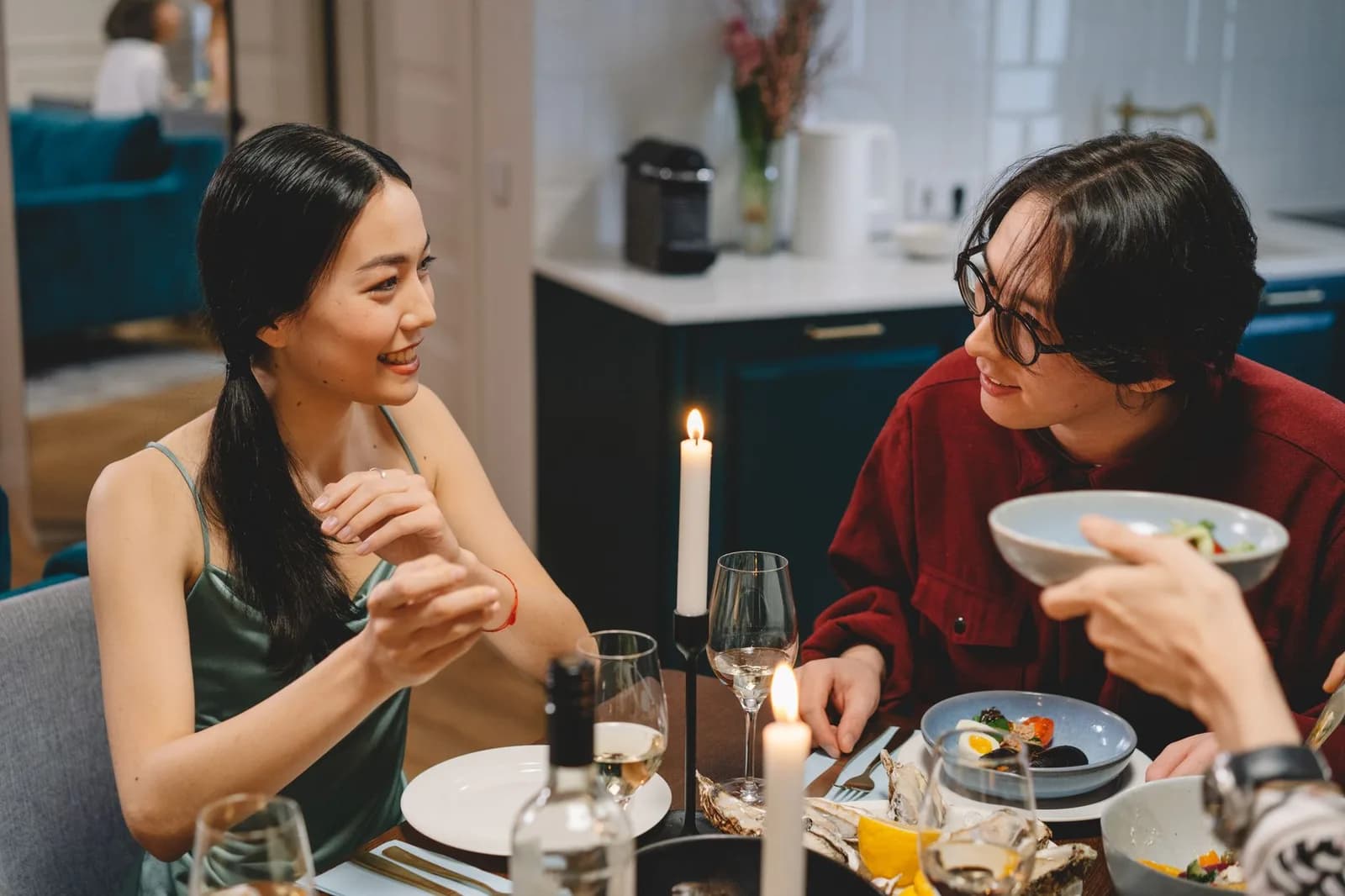 Mang Loa Karaoke Và Bếp Nấu Đến Homestay: Những Lưu Ý Tránh Mất Tiền Cọc