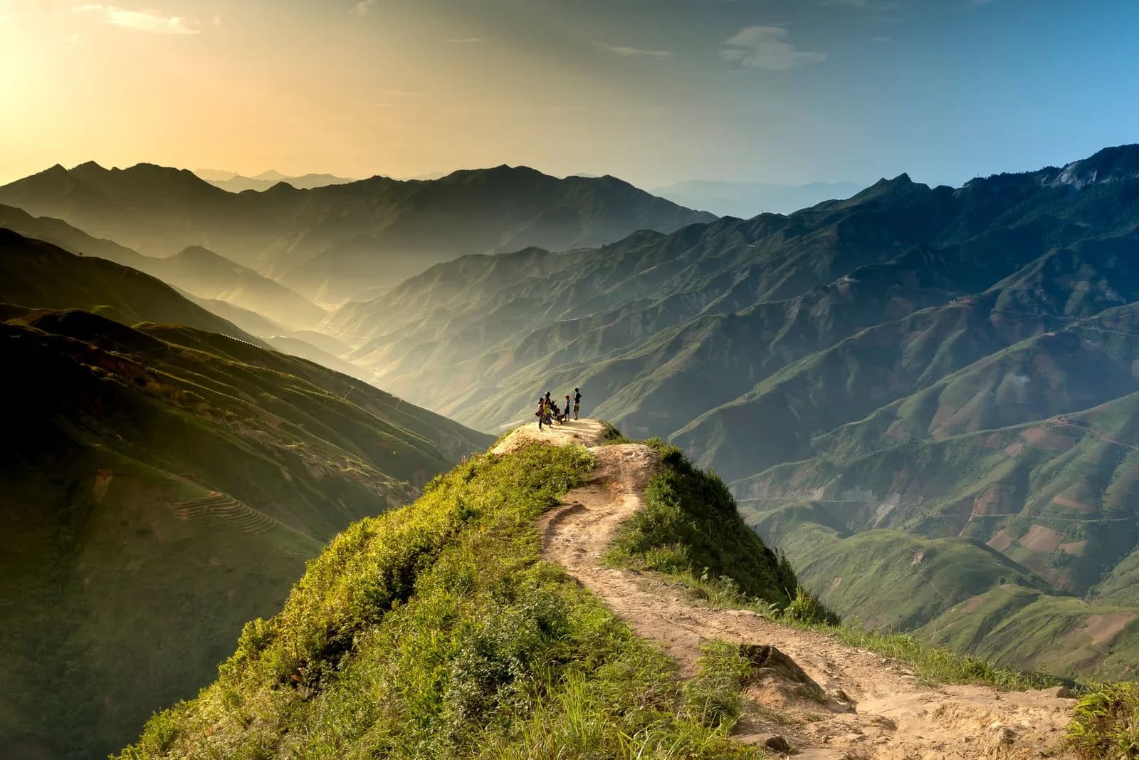 Chi phí trekking Fansipan 2 ngày 1 đêm khoảng bao nhiêu