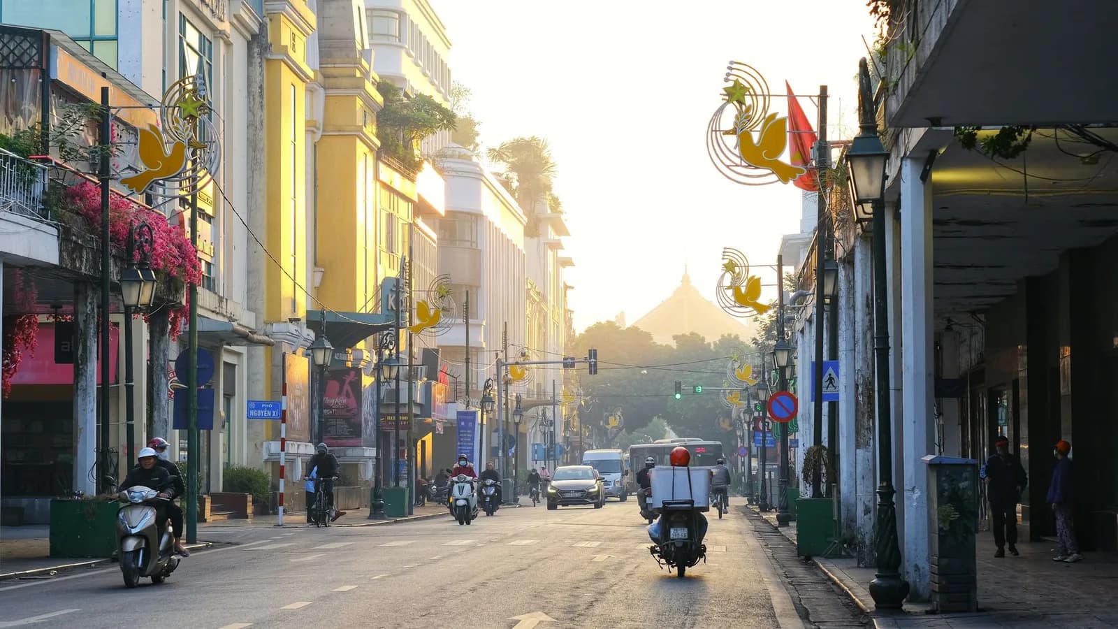 5 khu phố phù hợp để vừa uống cà phê vừa ngắm nhịp sống Hà Nội buổi sớm