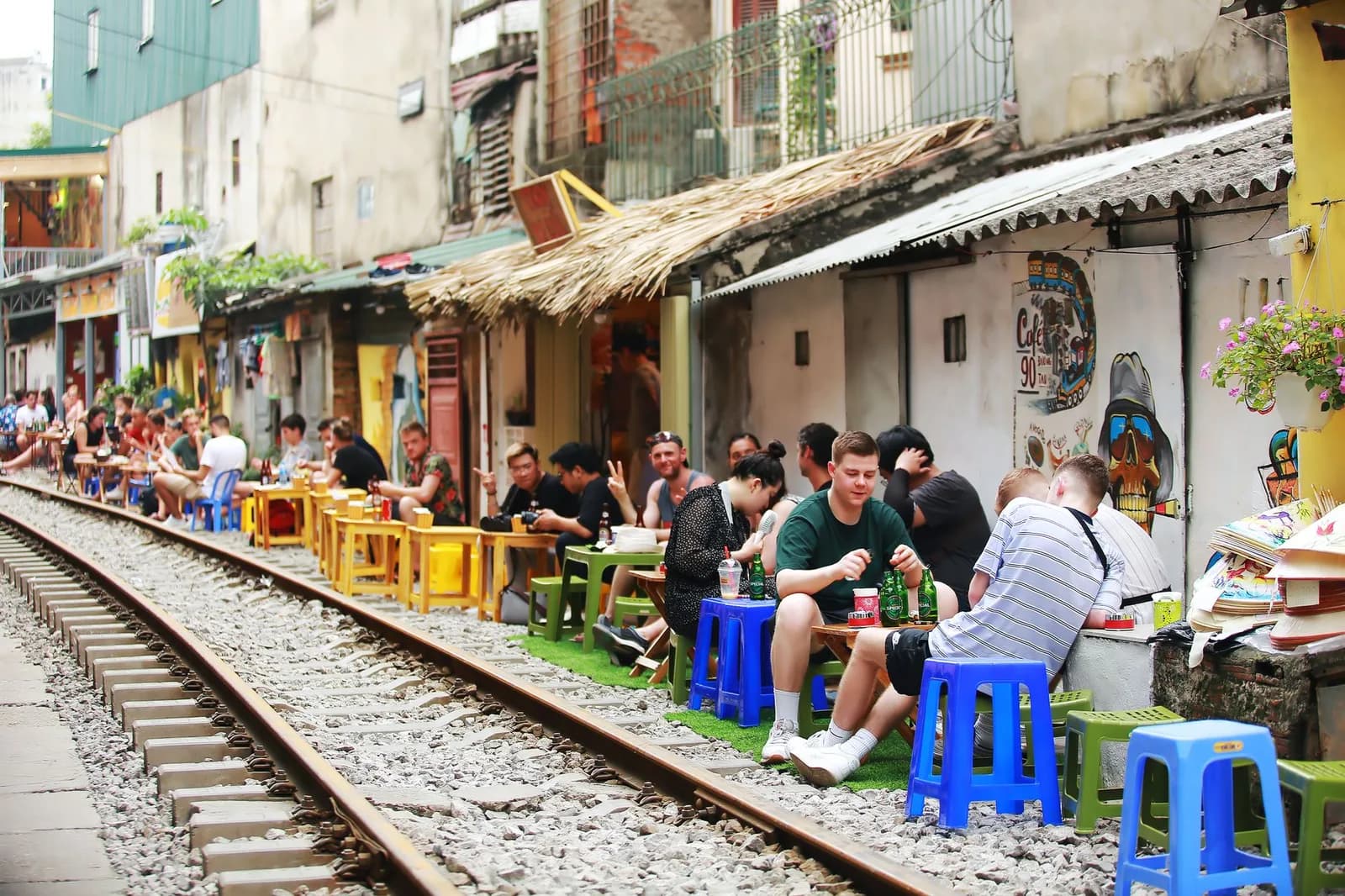 Du khách quốc tế thường hỏi gì về văn hóa cà phê Hà Nội?