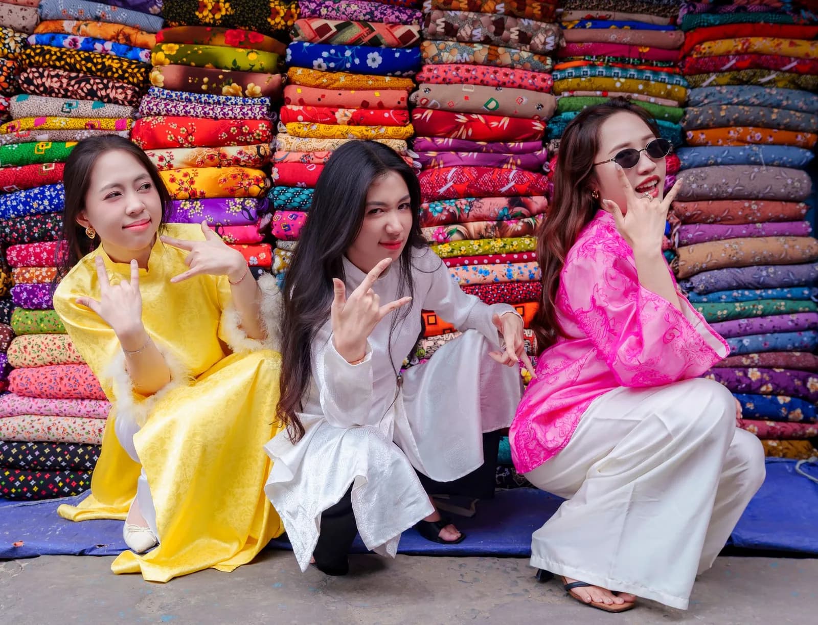 Mua Áo Lụa Ở Làng Vạn Phúc: Giá Cả, Chất Lượng Và Kinh Nghiệm Cần Biết