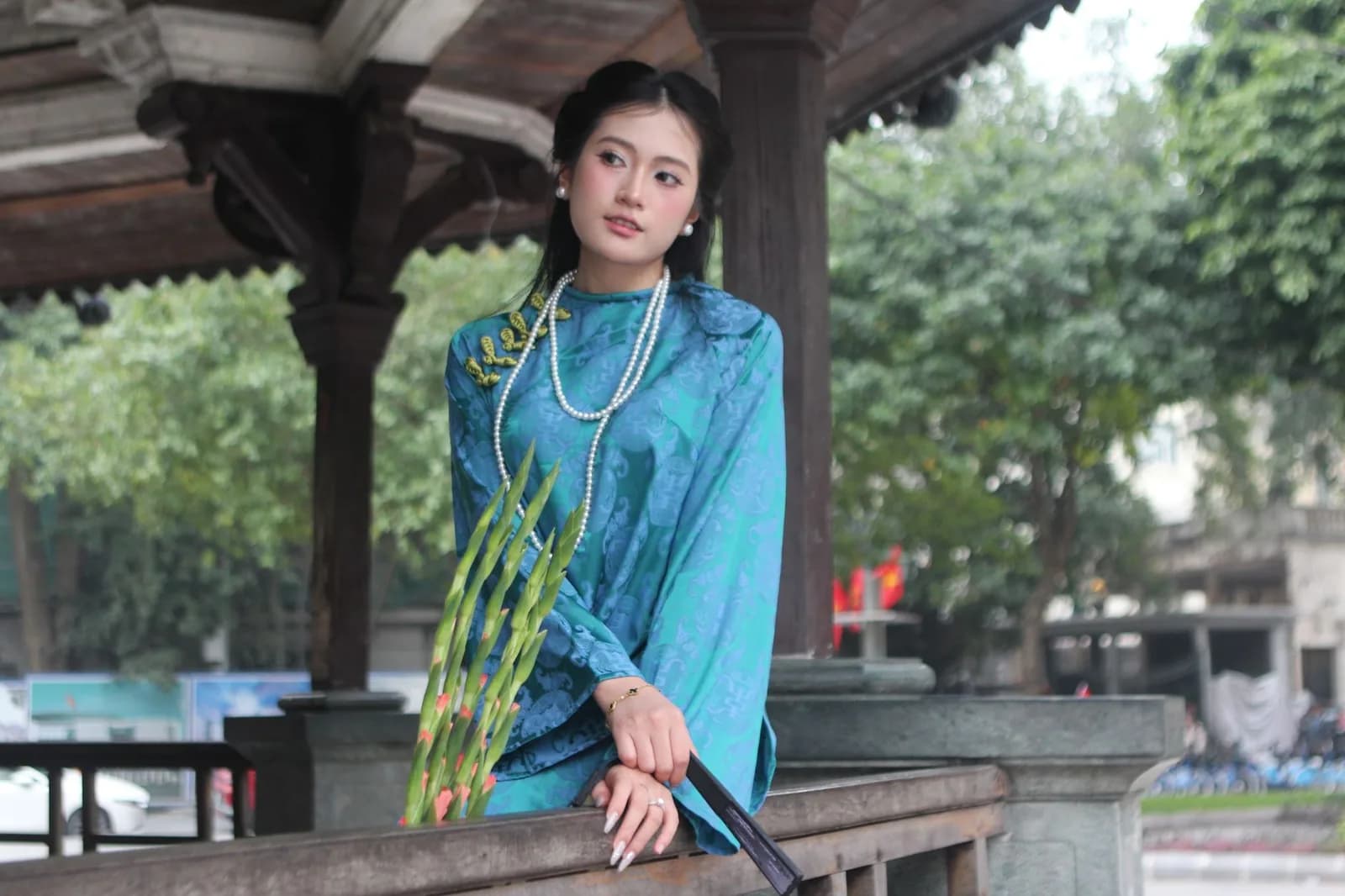 Áo Lụa Hà Đông: Cách Chọn Và Phối Đồ Phù Hợp Với Từng Mùa