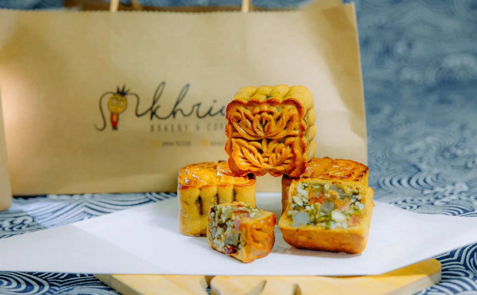 Bánh Trung thu nướng và bánh dẻo khác nhau bao nhiêu calo