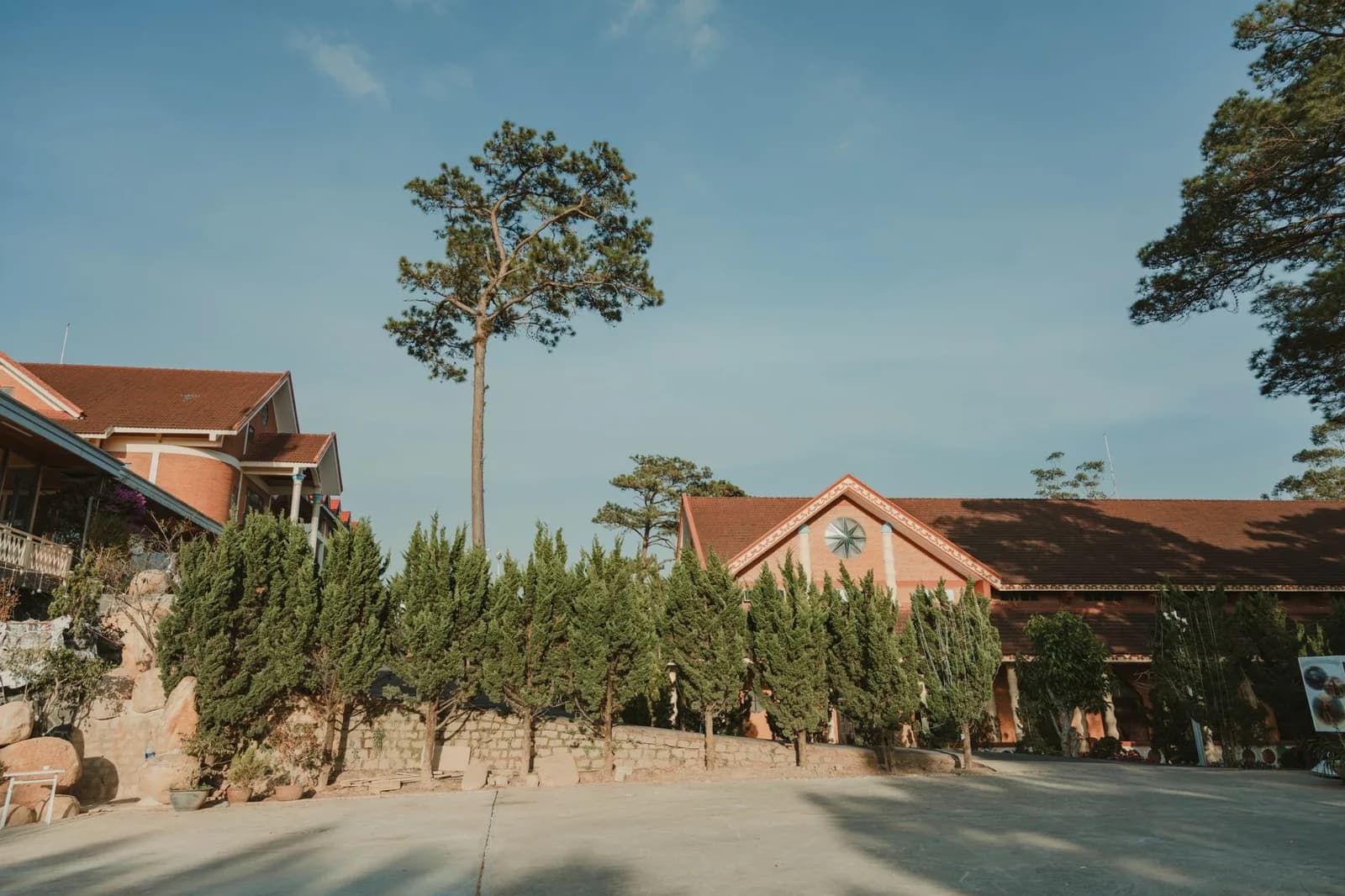 Nên ở homestay gần chợ đêm hay xa trung tâm Đà Lạt để ngủ ngon