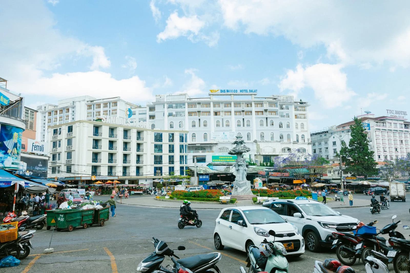 Đi Đà Lạt mùa hoa dã quỳ cần chuẩn bị gì để chạy xe ngoại ô lúc sáng sớm