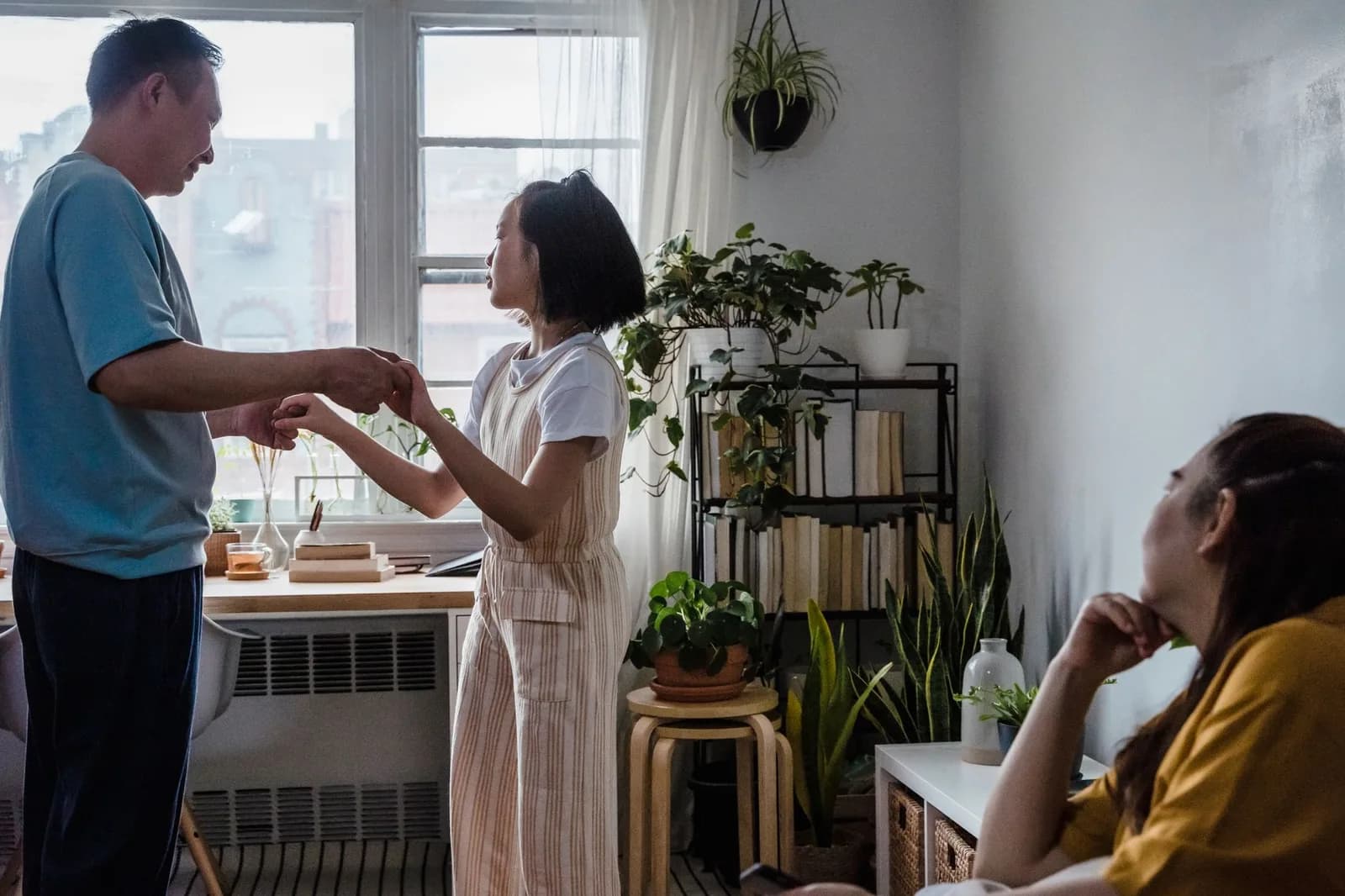 9 dấu hiệu sự thoải mái giữa hai người đang biến thành xem nhẹ nhau