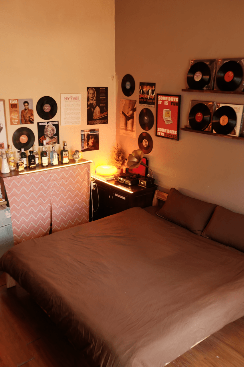 301 Vinyl Room - 2