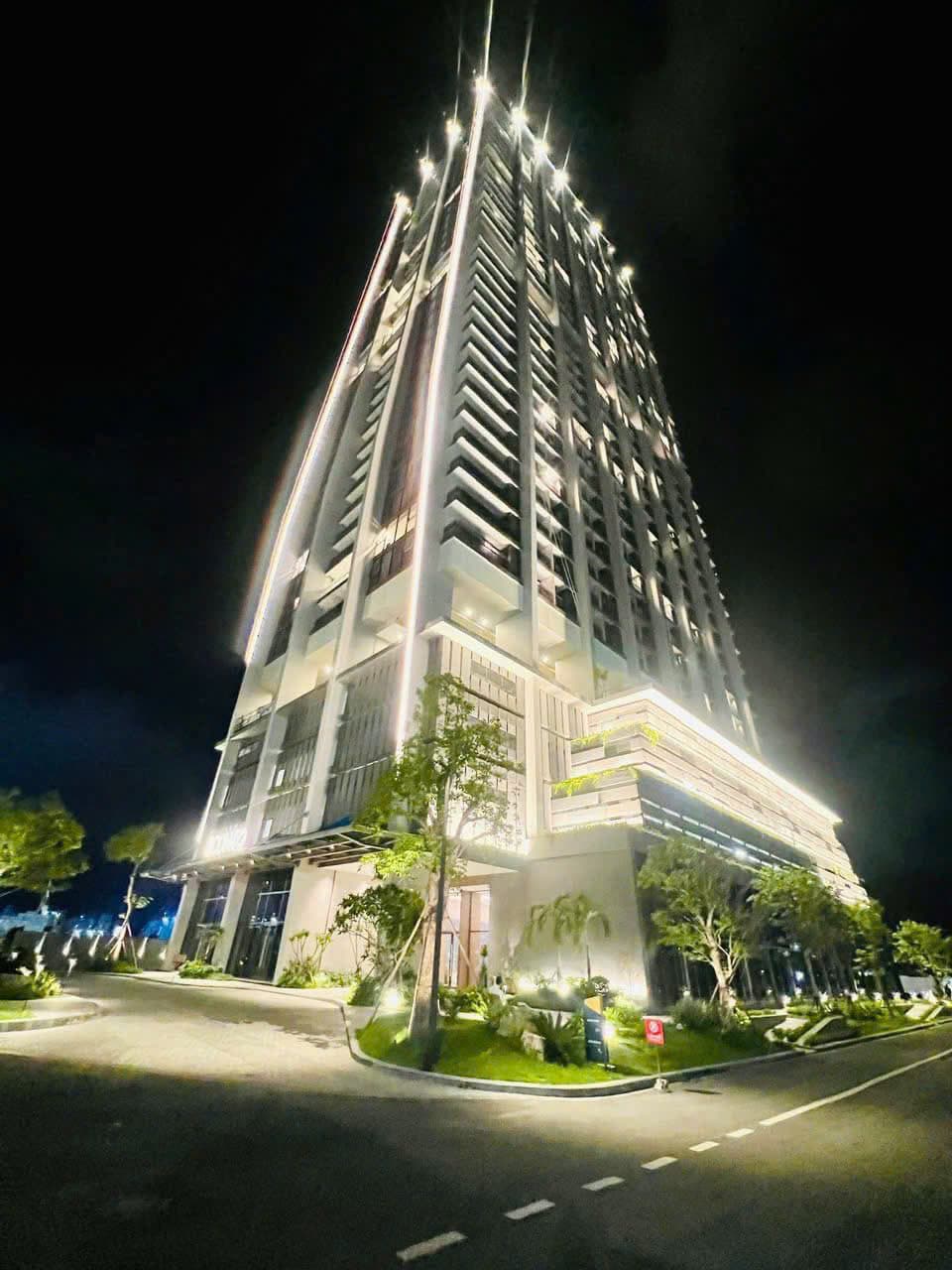 Studio icon phong cách ấm áp cho cặp đôi