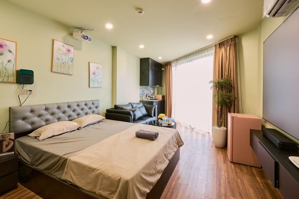 Bee Filmstay - 701TH