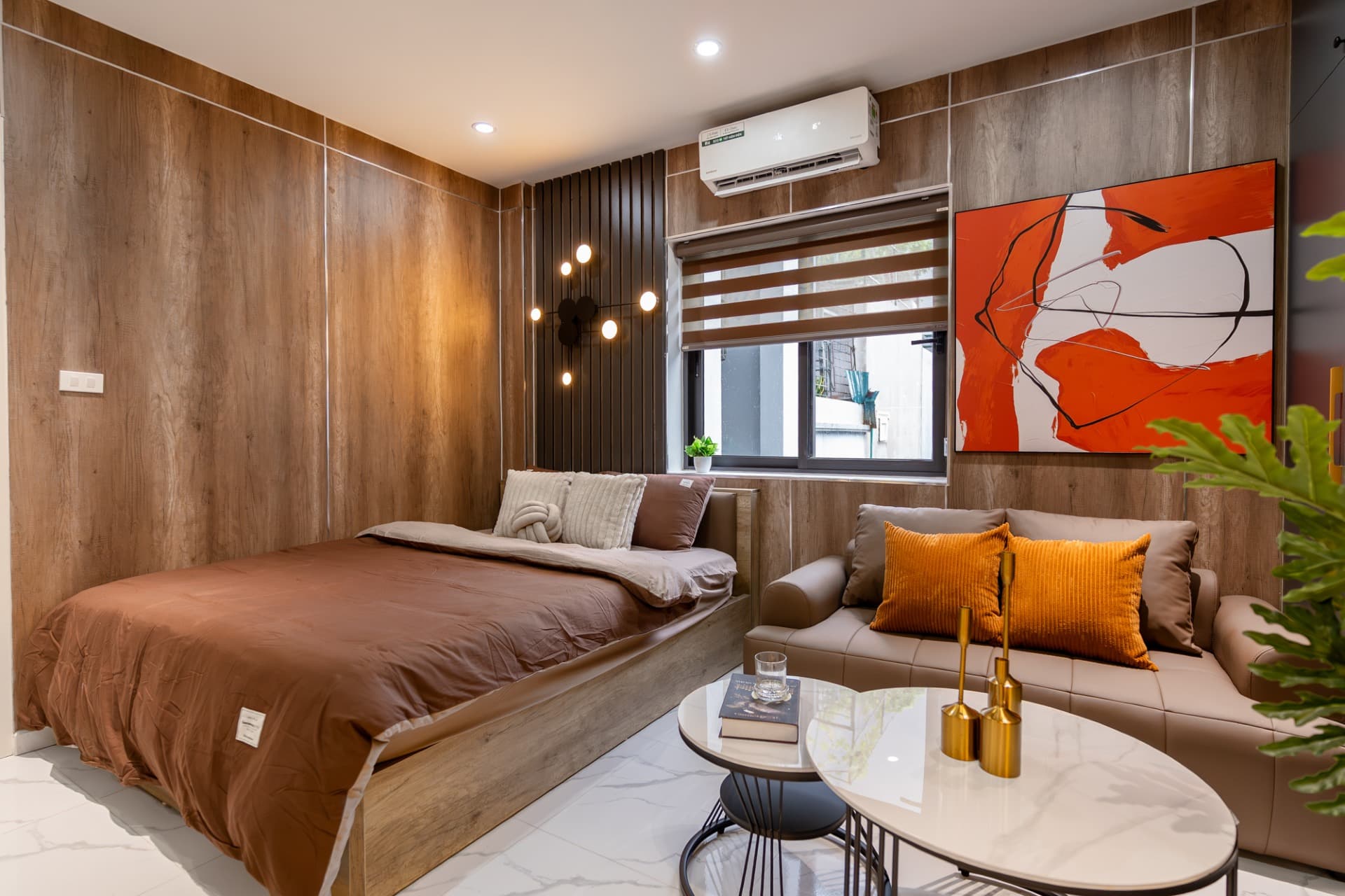 Red Room 502DVH - 21