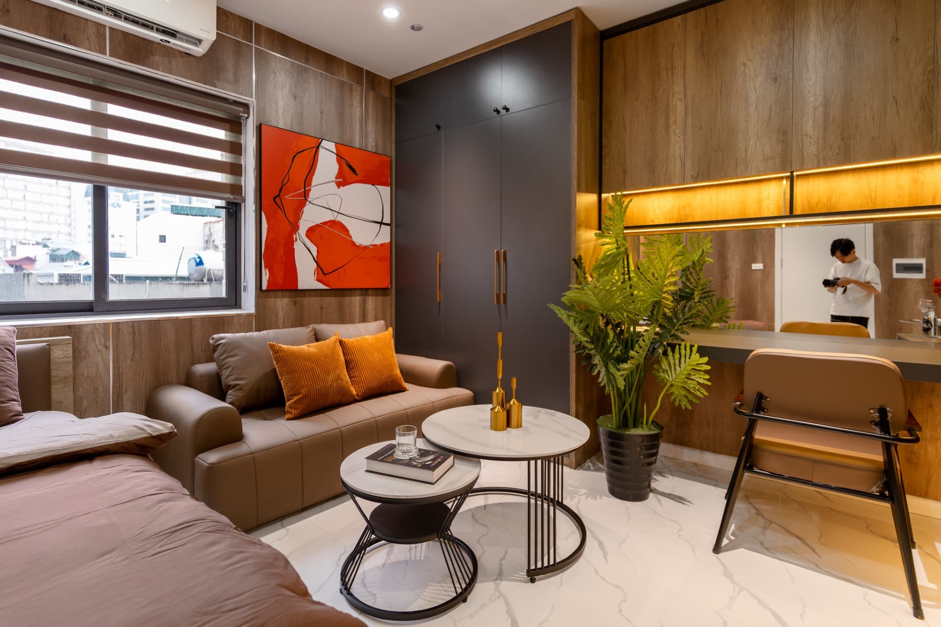 Red Room 502DVH - 42