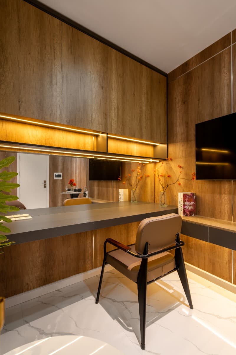 Red Room 502DVH - 45