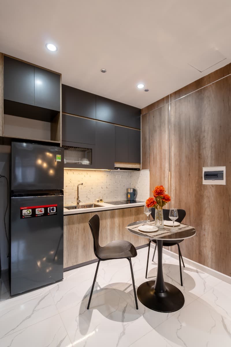 Red Room 502DVH - 49