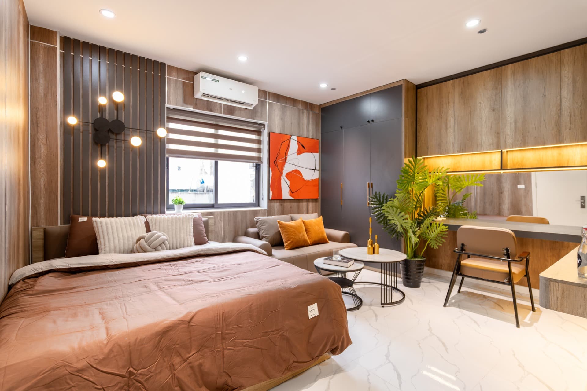 Red Room 502DVH - 50